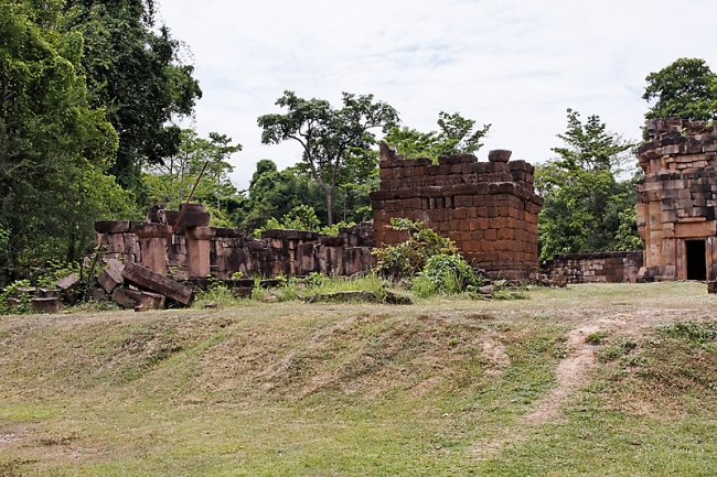 27-Prasat Ta Muen Thom-006